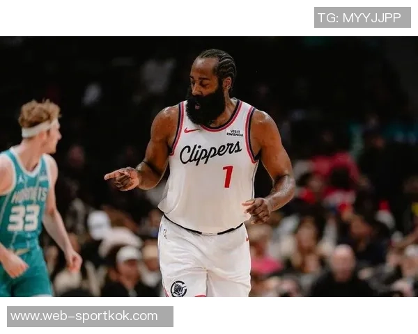 哈登36岁依旧拼搏51分钟赛场上的孤独与坚持让人心疼 哈登36岁依旧拼搏51分钟赛场上的孤独与坚持让人心疼